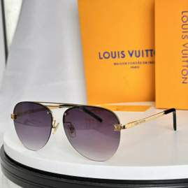 Picture of Louis Vuitton Sunglasses _SKUfw75177752fw